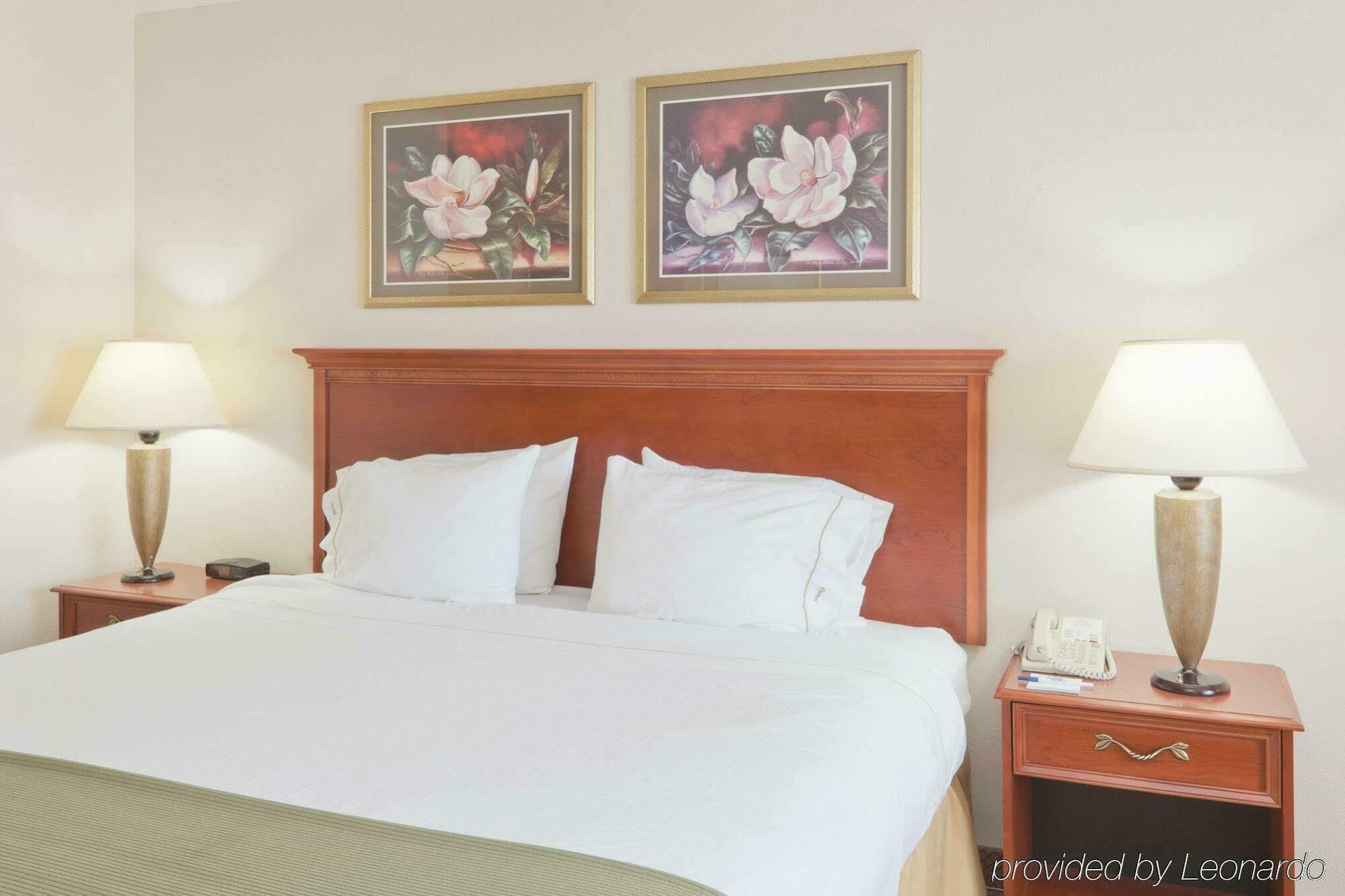 Holiday Inn Express Marshall, An Ihg Hotel Екстер'єр фото