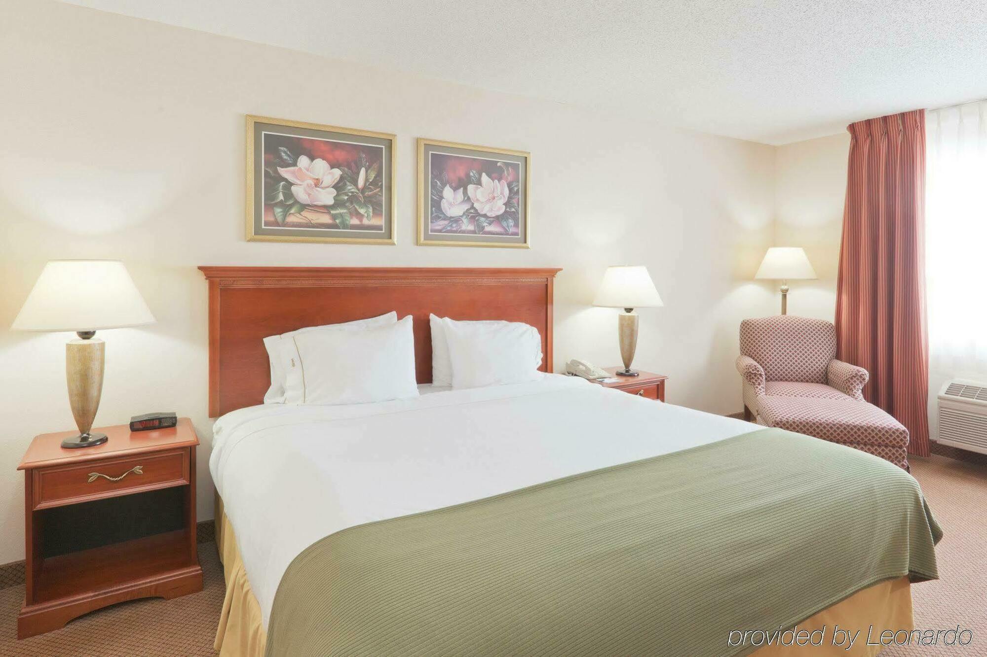 Holiday Inn Express Marshall, An Ihg Hotel Екстер'єр фото